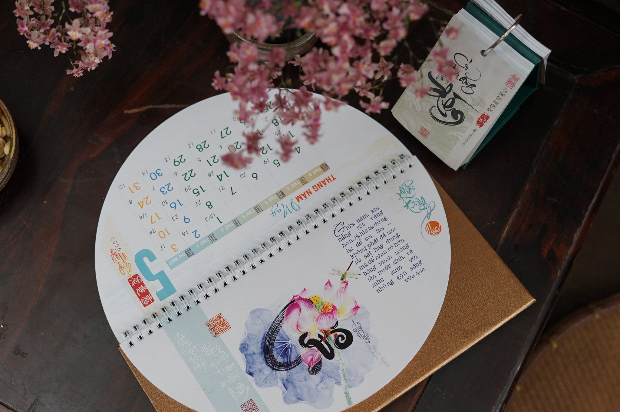 Lịch để bàn KHƠI TRONG 2026 (BÁN NGUYỆT)